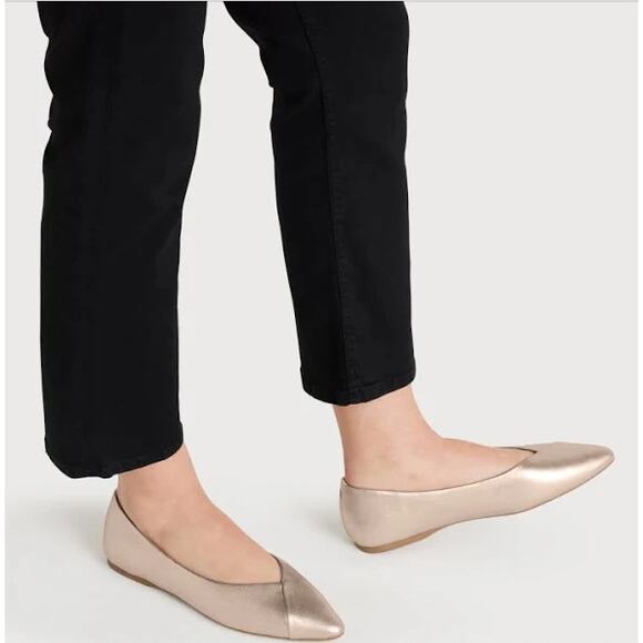 NWT Women's Birdies The Goldfinch Metallic Gold Pointed Toe Flats size 9 Glam - Picture 1 of 6